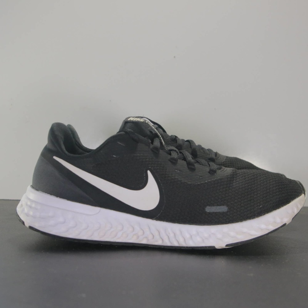Nike Revolution 5 Black White Women's Sneakers 004622 Size 8.5 Womens/7Youth